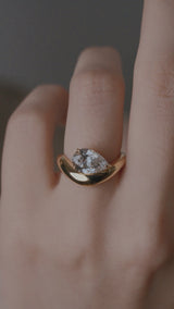 Infinity Wave Dome Ring [Pear]